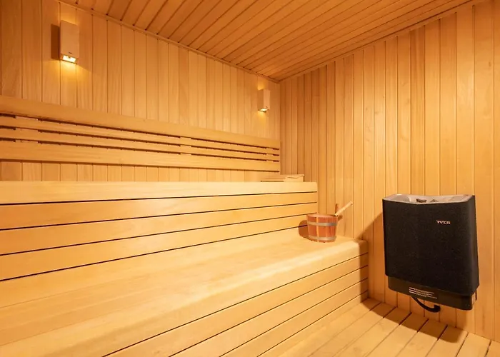 Hiddenbay Teos מלון