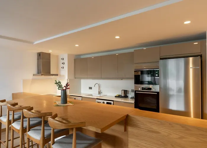 Hiddenbay Teos מלון