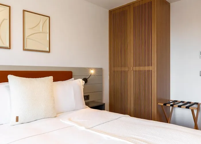 Hiddenbay Teos מלון *