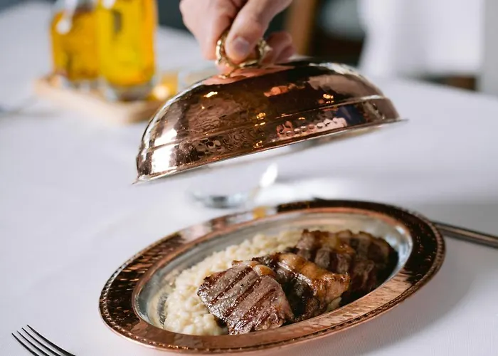 Hiddenbay Teos מלון