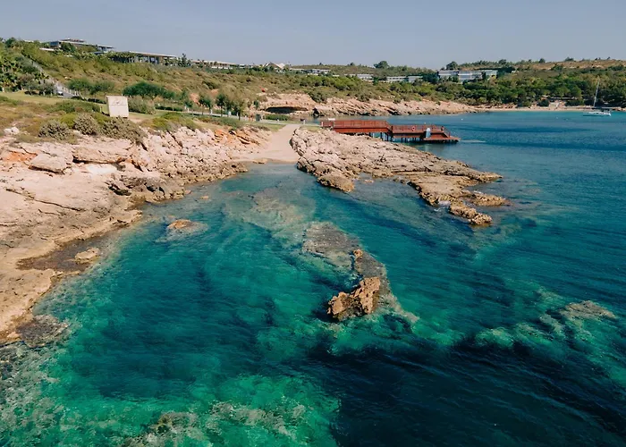 Hiddenbay Teos *