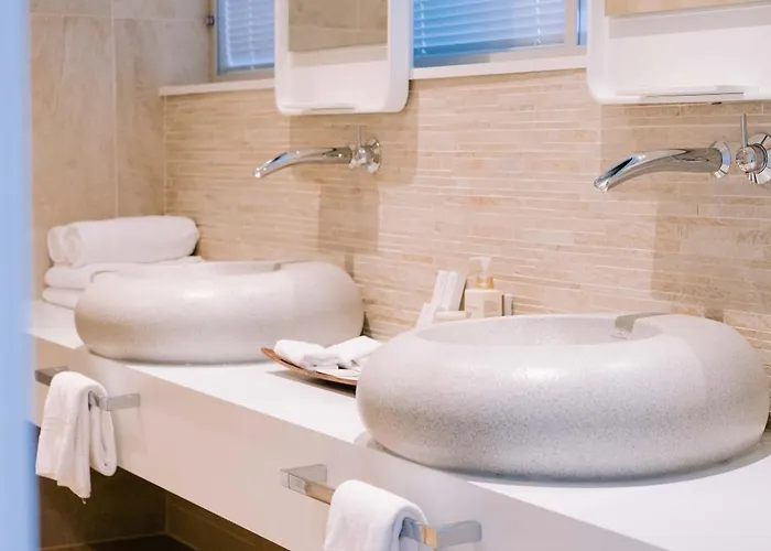 Hiddenbay Teos Szálloda